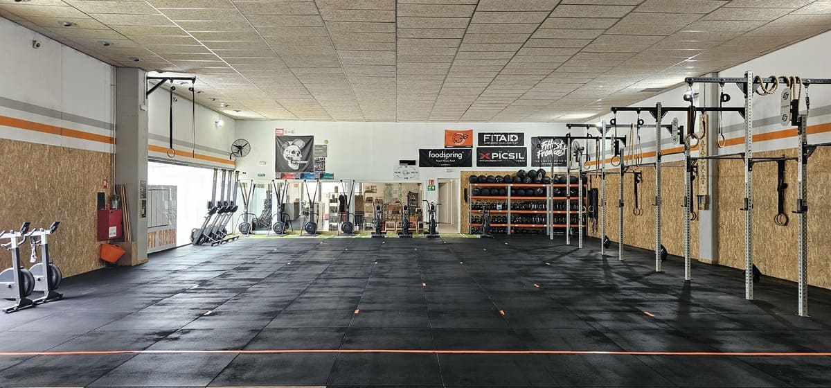 Vista general de la sala de entrenamiento de 300 m² de Siron Fitness Club